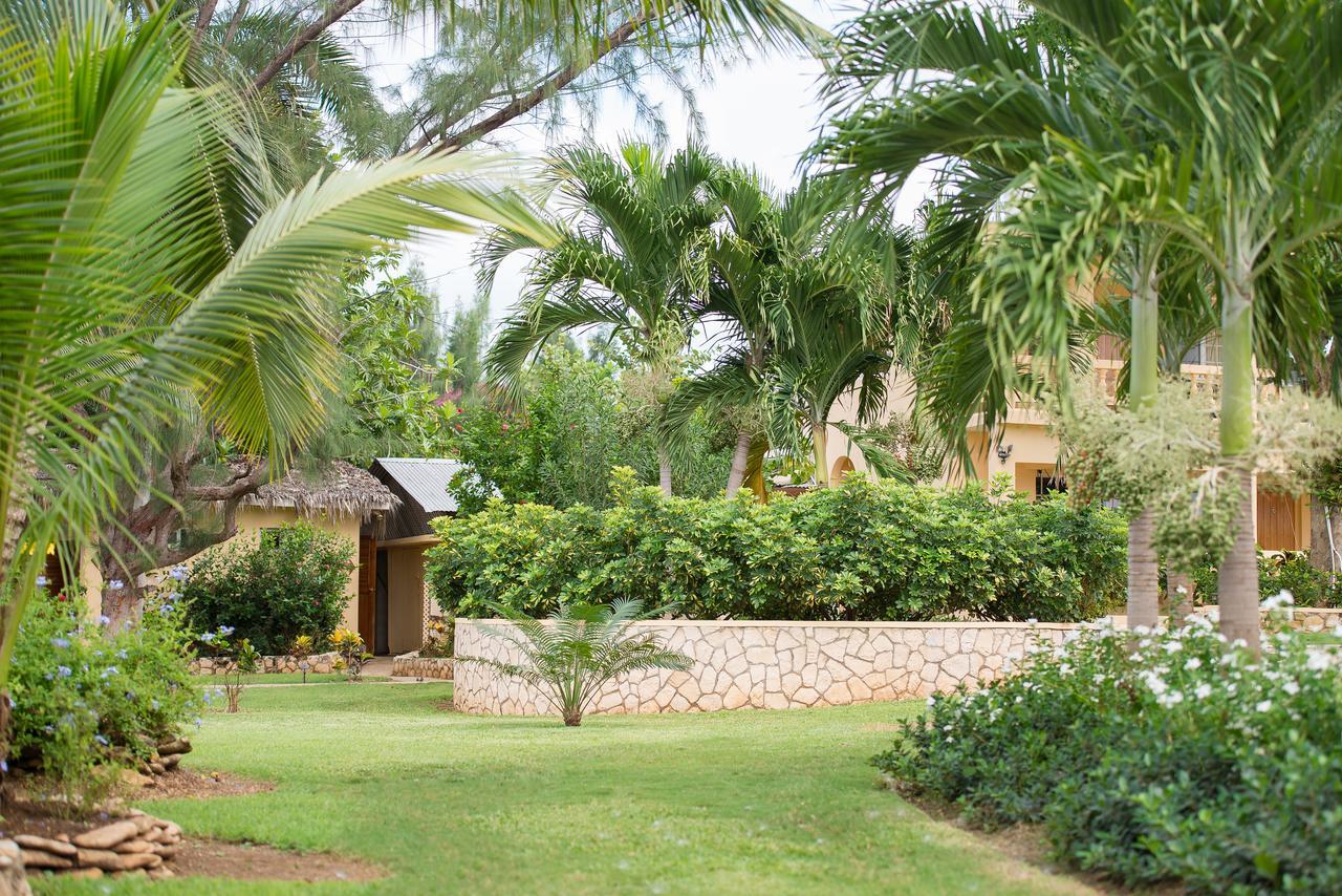 The Westender Inn เนกริล ภายนอก รูปภาพ